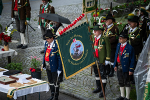 Standartenweihe und Kranzniederlegung